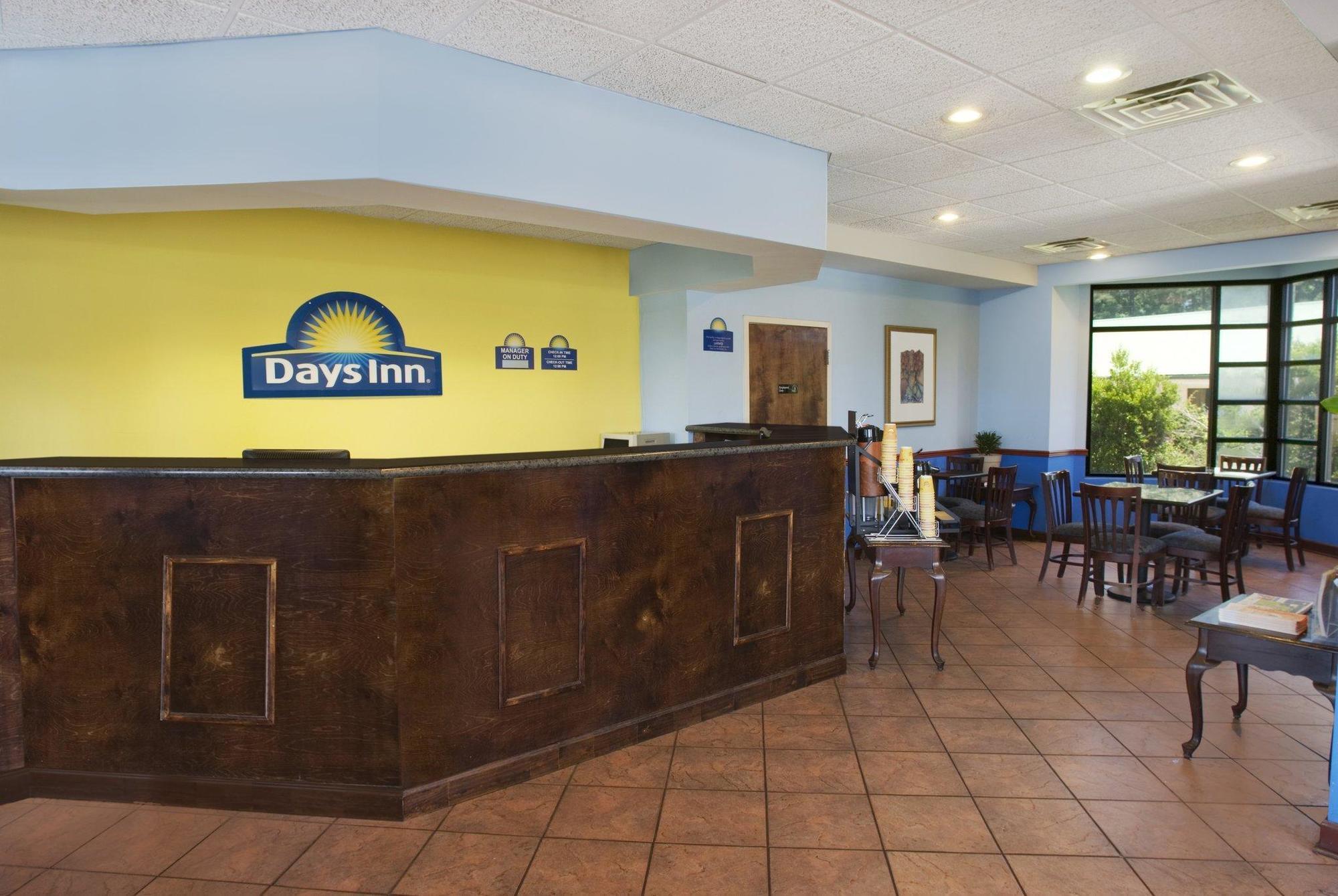 Days Inn By Wyndham Richmond Hill/Savannah Exterior foto